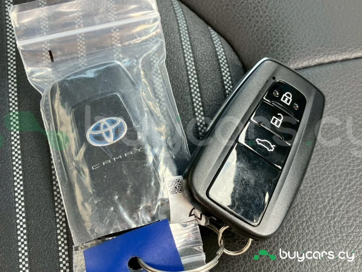 Toyota Camry Белый