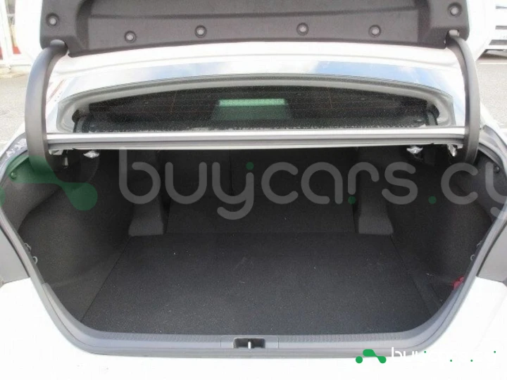 Toyota Camry Белый