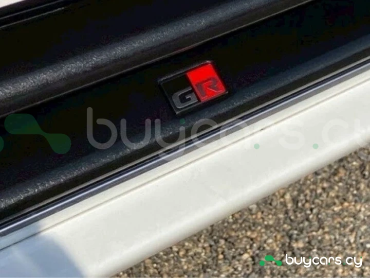 Toyota Camry Белый