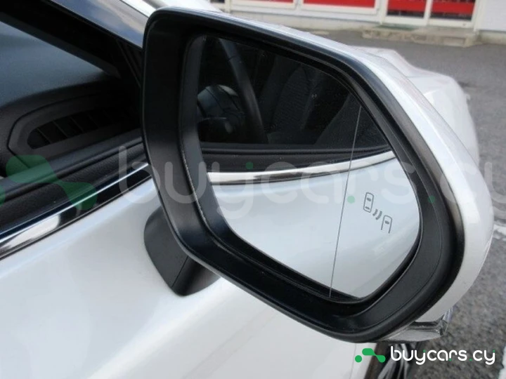 Toyota Camry Белый