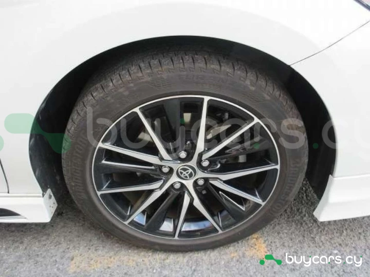 Toyota Camry Белый