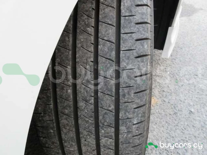 Toyota Camry Белый