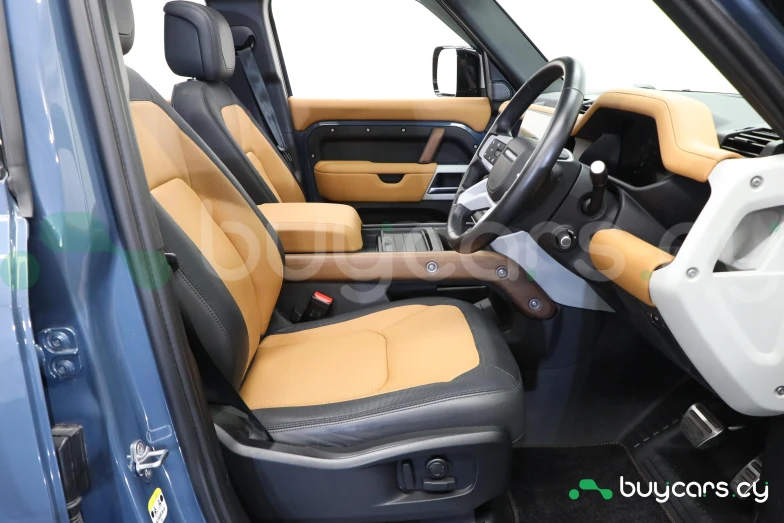 Land Rover Defender Синий