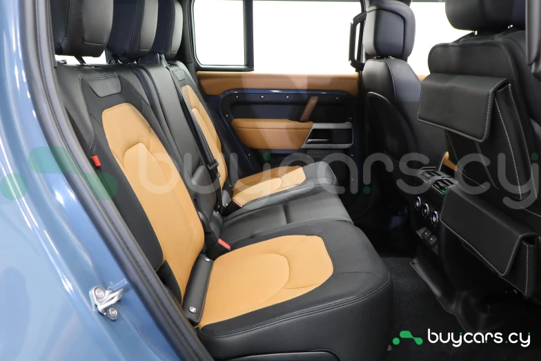 Land Rover Defender Синий