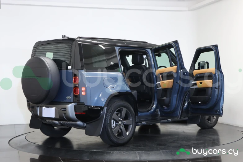 Land Rover Defender Синий