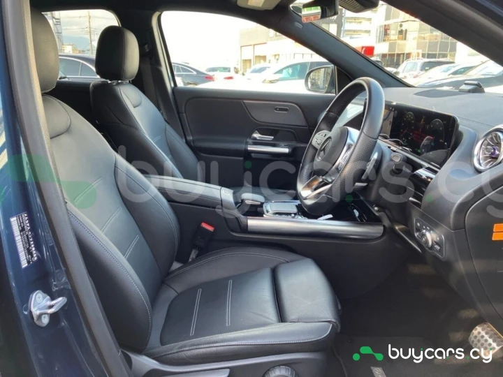 Mercedes EQA Синий