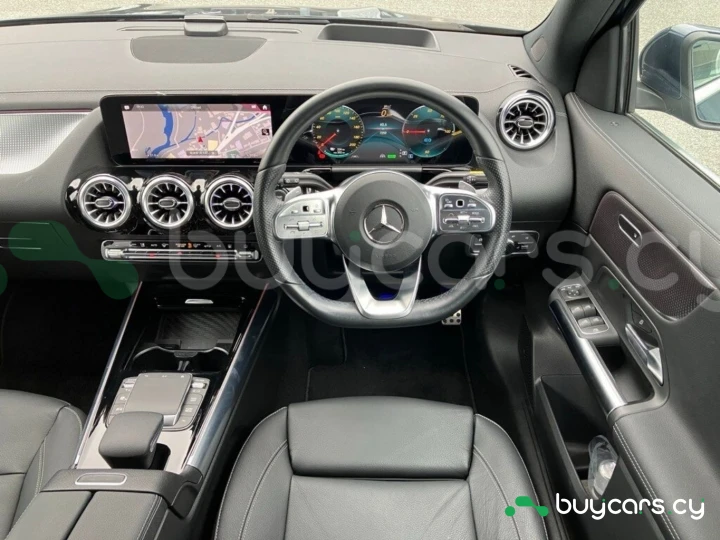 Mercedes EQA Синий