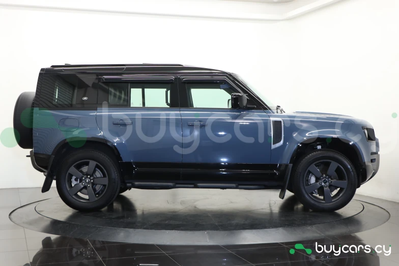 Land Rover Defender Синий