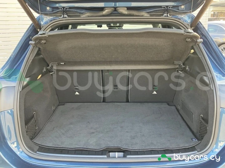 Mercedes EQA Синий