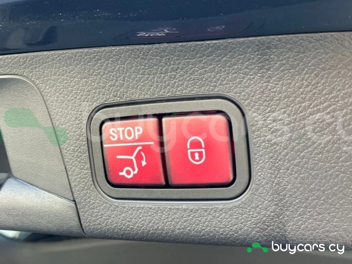 Mercedes EQA Синий