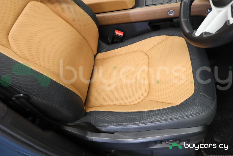 Land Rover Defender Синий