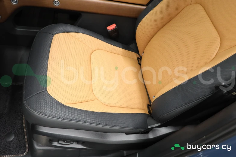 Land Rover Defender Синий