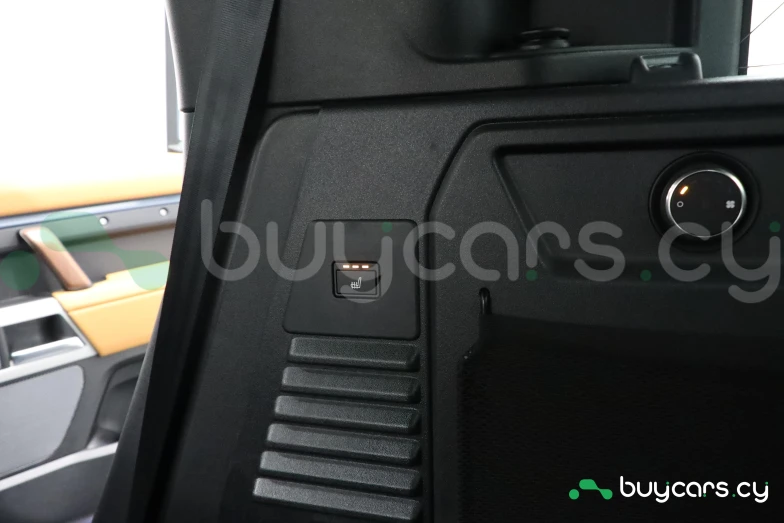 Land Rover Defender Синий