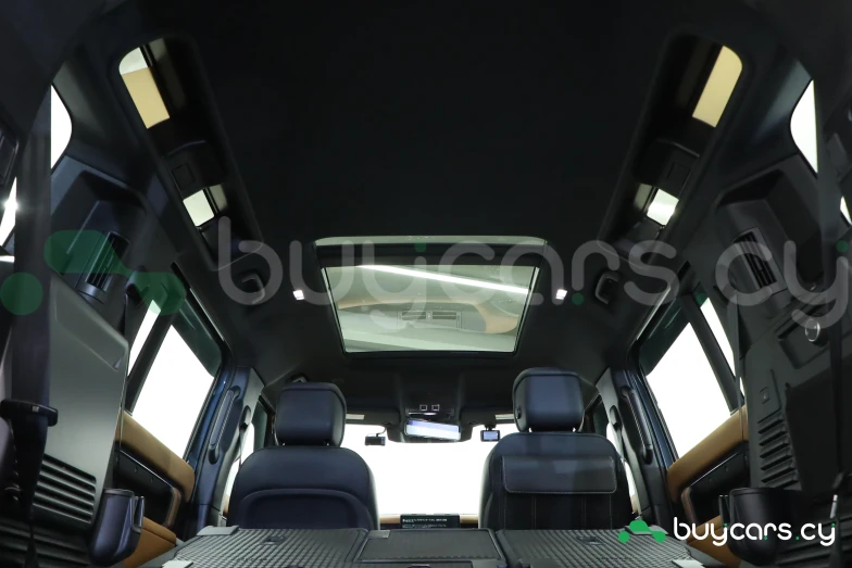 Land Rover Defender Синий