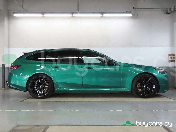 BMW M5 Green