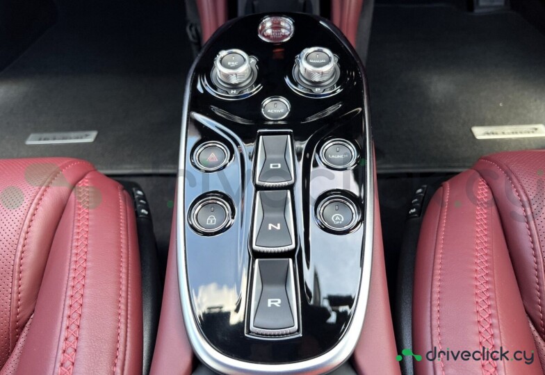 McLaren GT Red