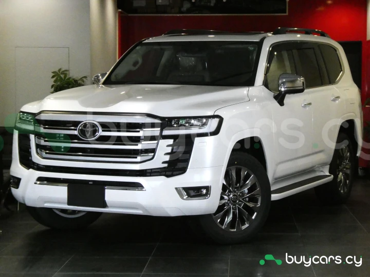 Toyota Land Cruiser 300 Белый