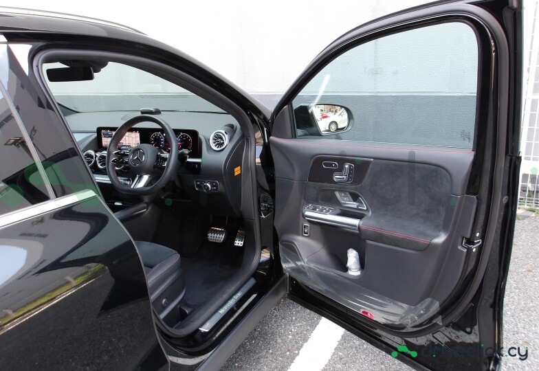 Mercedes GLA-class Black