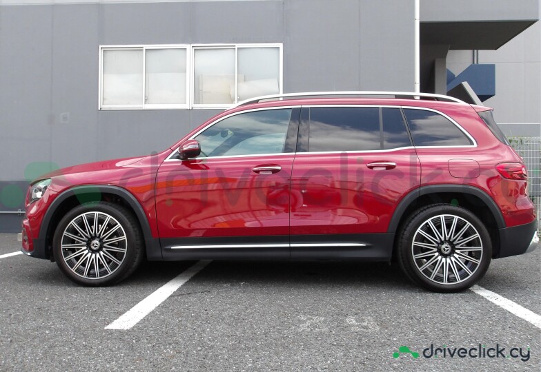 Mercedes GLB-class Red