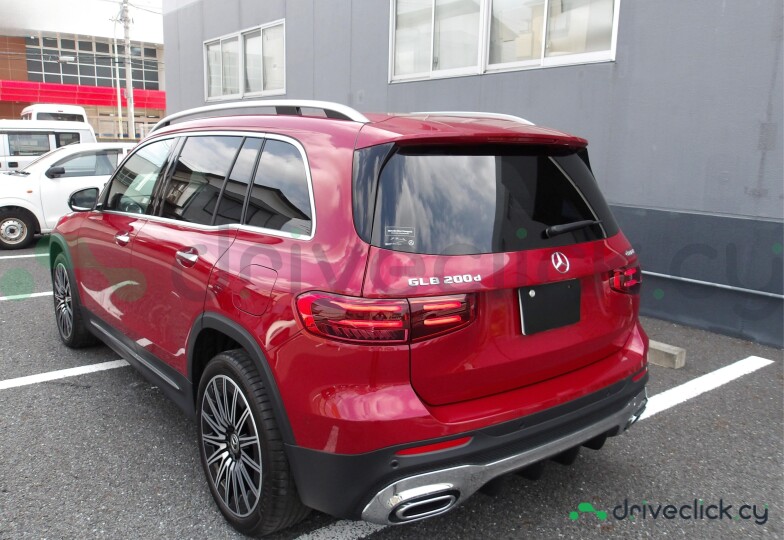Mercedes GLB-class Red