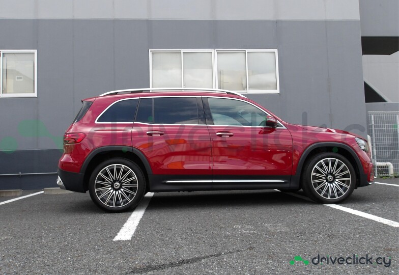 Mercedes GLB-class Red