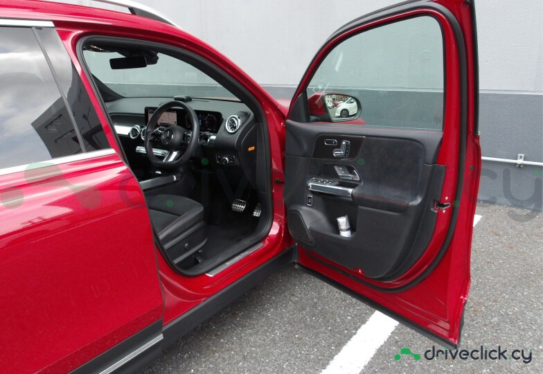 Mercedes GLB-class Red