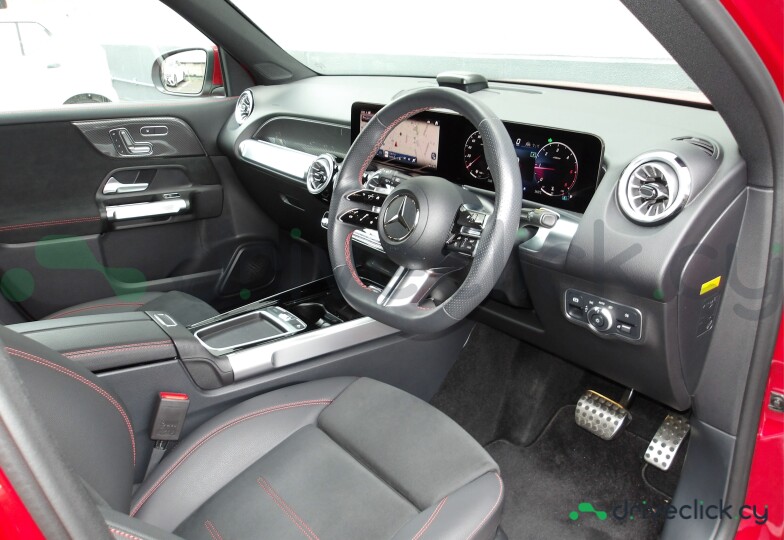 Mercedes GLB-class Red