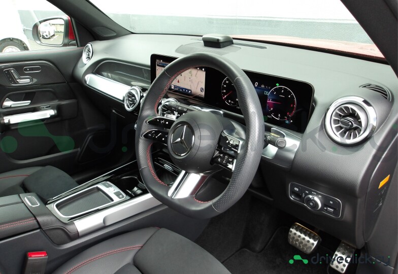 Mercedes GLB-class Red