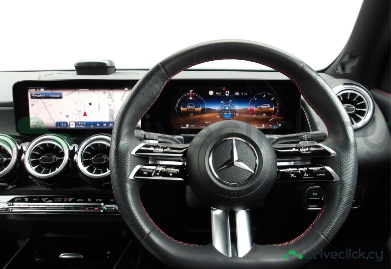 Mercedes GLB-class Red
