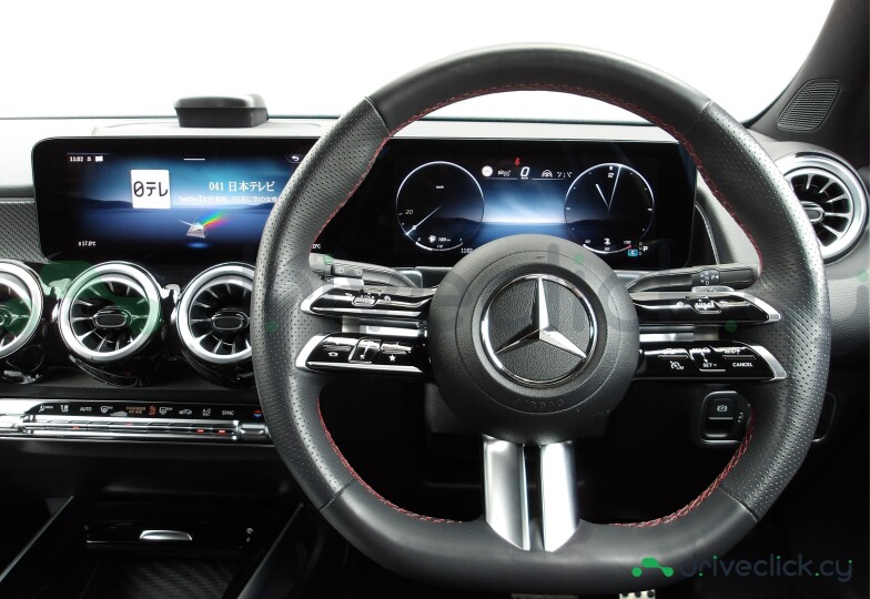 Mercedes GLB-class Red