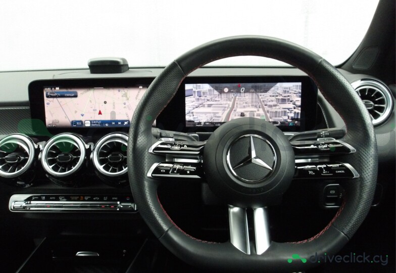 Mercedes GLB-class Red