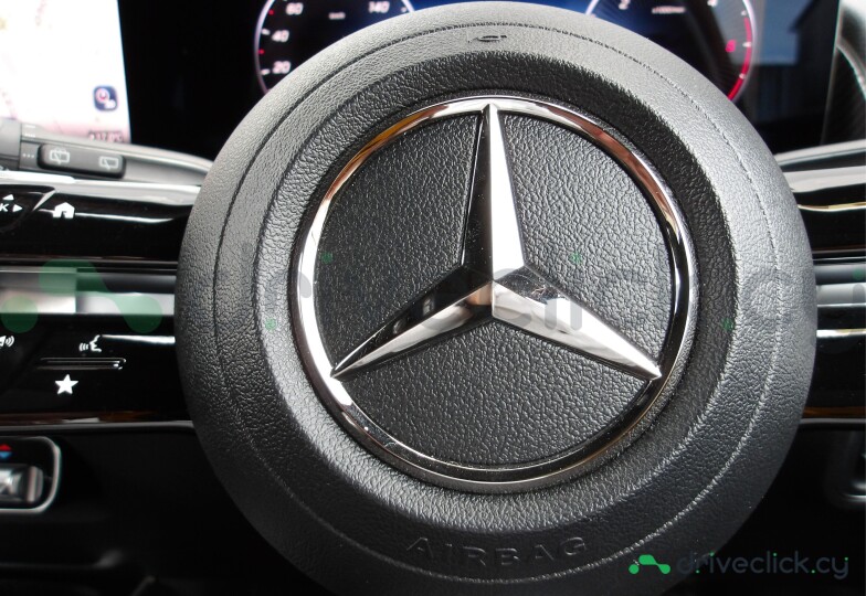 Mercedes GLB-class Red