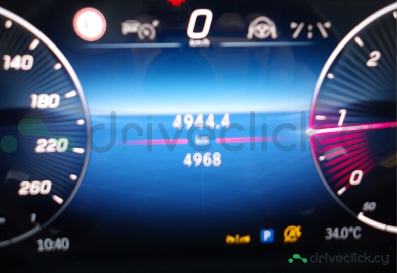 Mercedes GLB-class Red