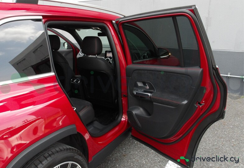 Mercedes GLB-class Red