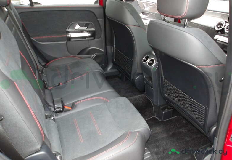 Mercedes GLB-class Red