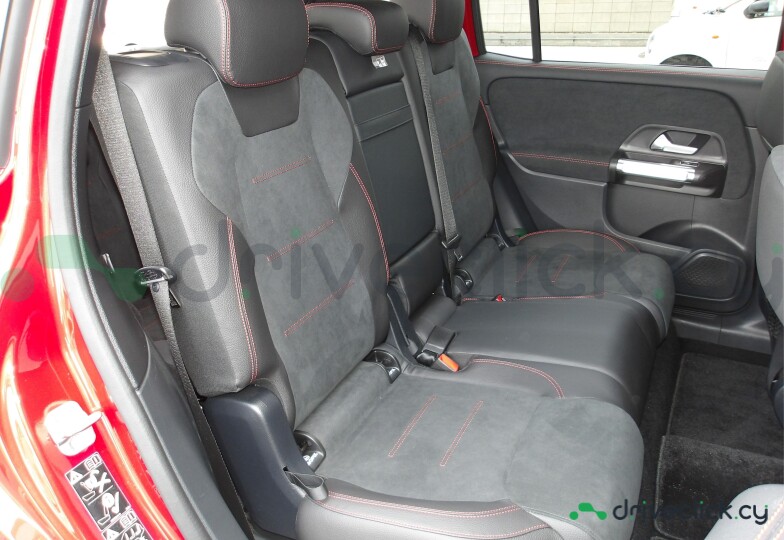 Mercedes GLB-class Red