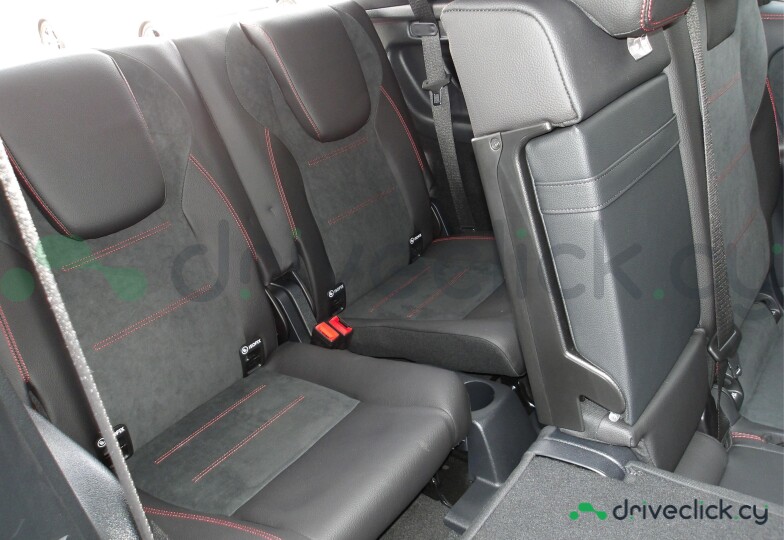 Mercedes GLB-class Red
