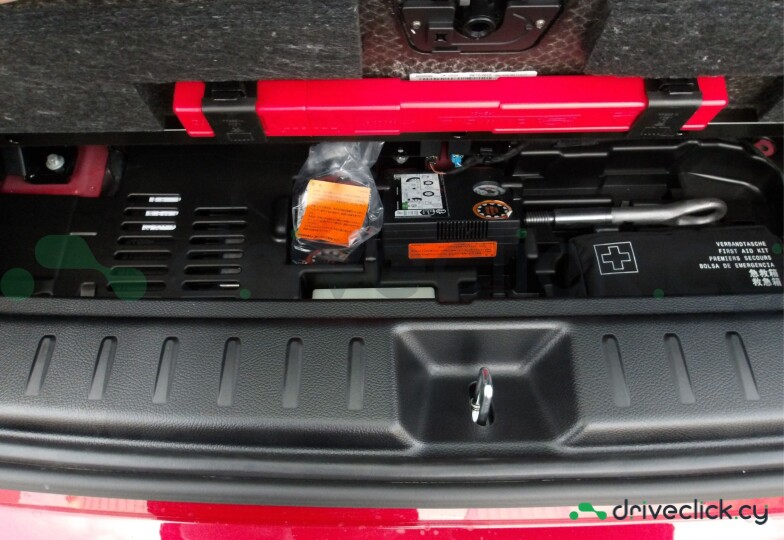 Mercedes GLB-class Red