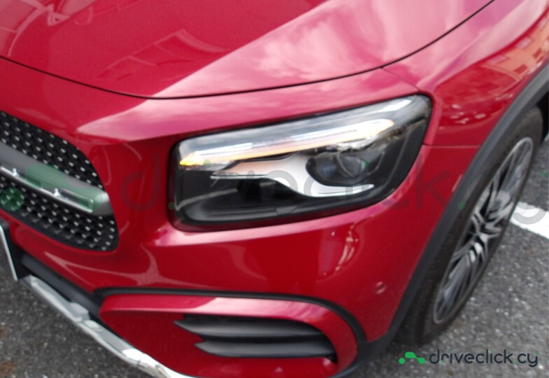 Mercedes GLB-class Red