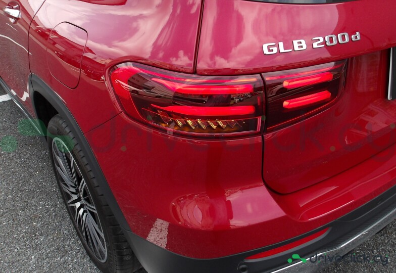 Mercedes GLB-class Red