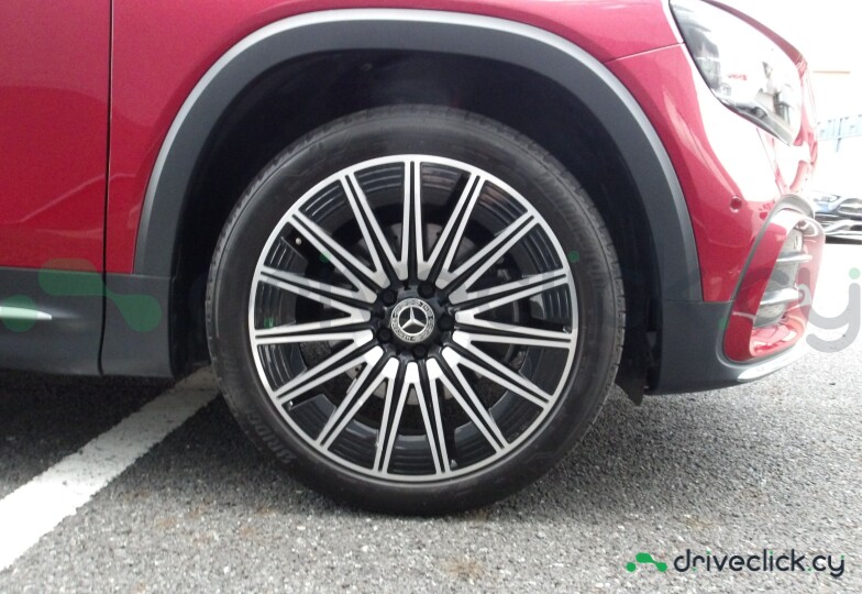 Mercedes GLB-class Red