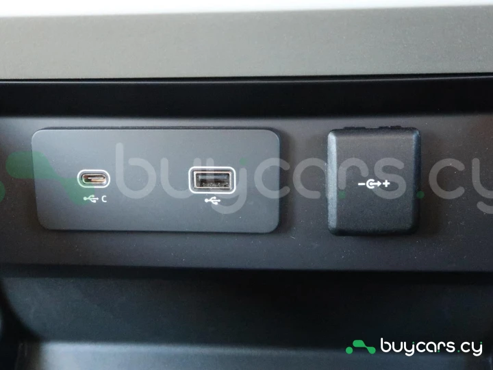 Land Rover Defender Черный