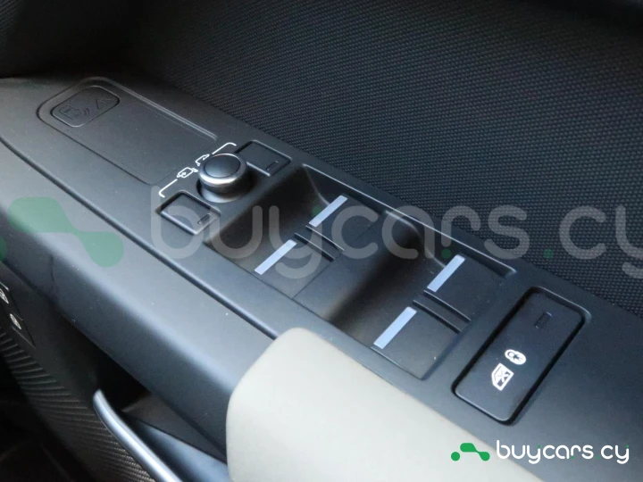 Land Rover Defender Черный