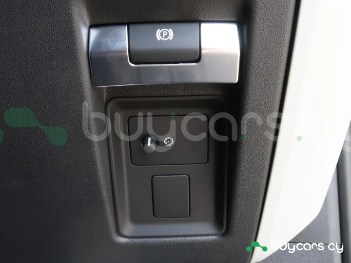 Land Rover Defender Черный