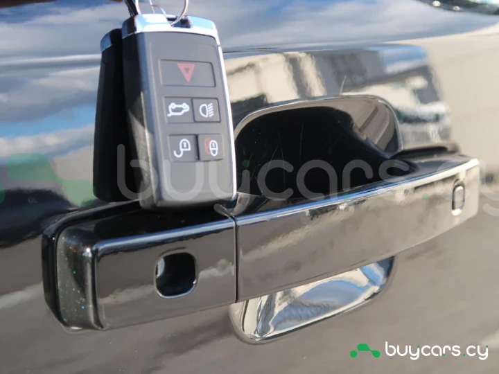 Land Rover Defender Черный