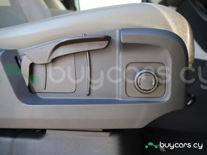 Land Rover Defender Черный