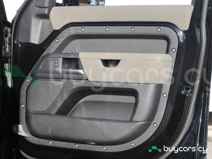 Land Rover Defender Черный