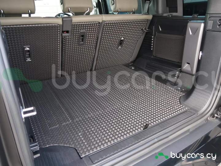 Land Rover Defender Черный