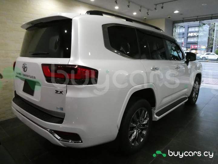 Toyota Land Cruiser 300 Белый