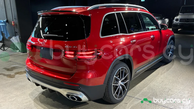 Mercedes GLB-class Red